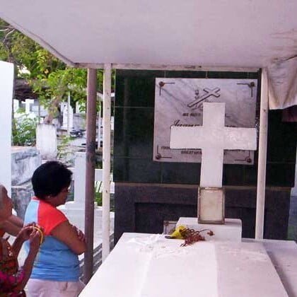 Padasal sa sementeryo